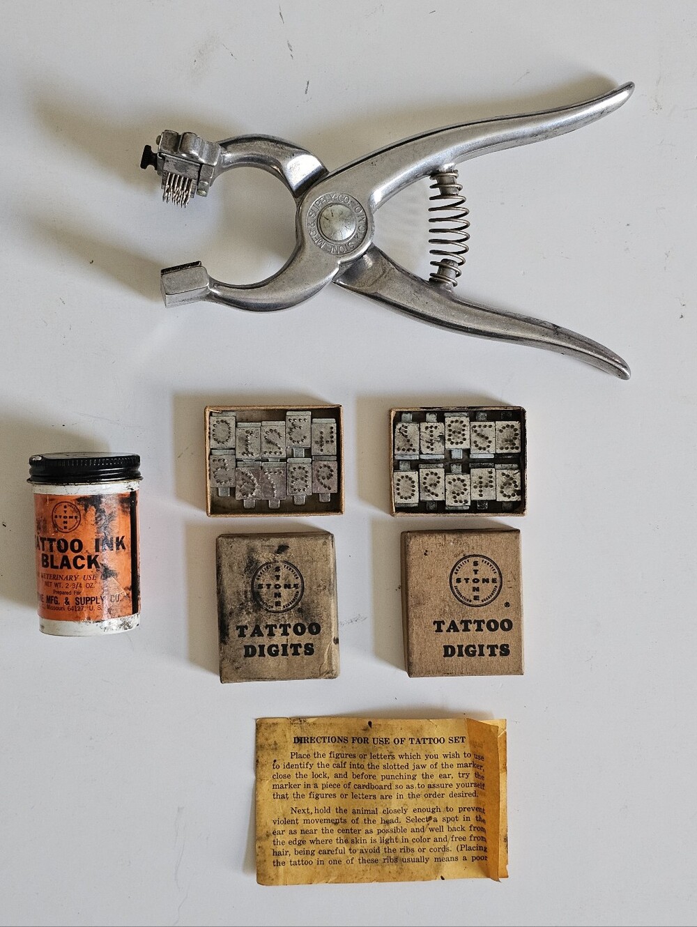 Vintage Farm Animal Stone MFG Tattoo Pliers with 24 Needle Digits & Instructions